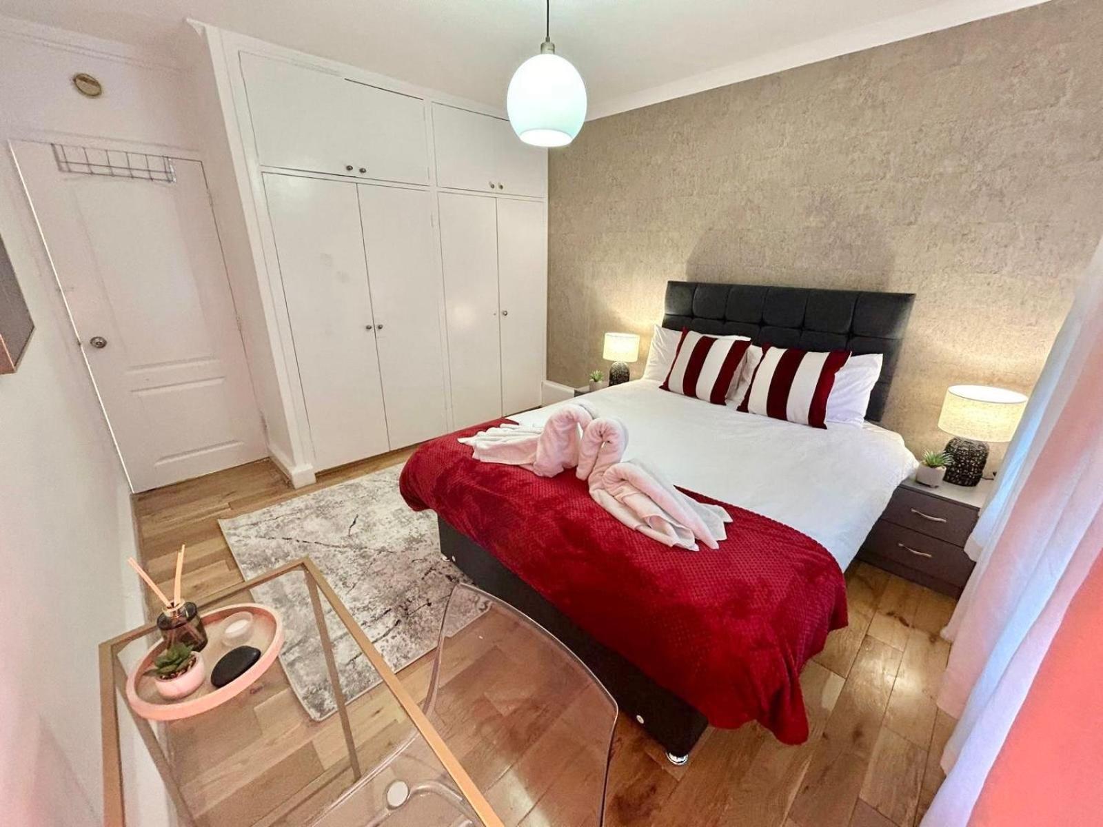 Hyde Park Pearl 3 Bedroom Apartment *