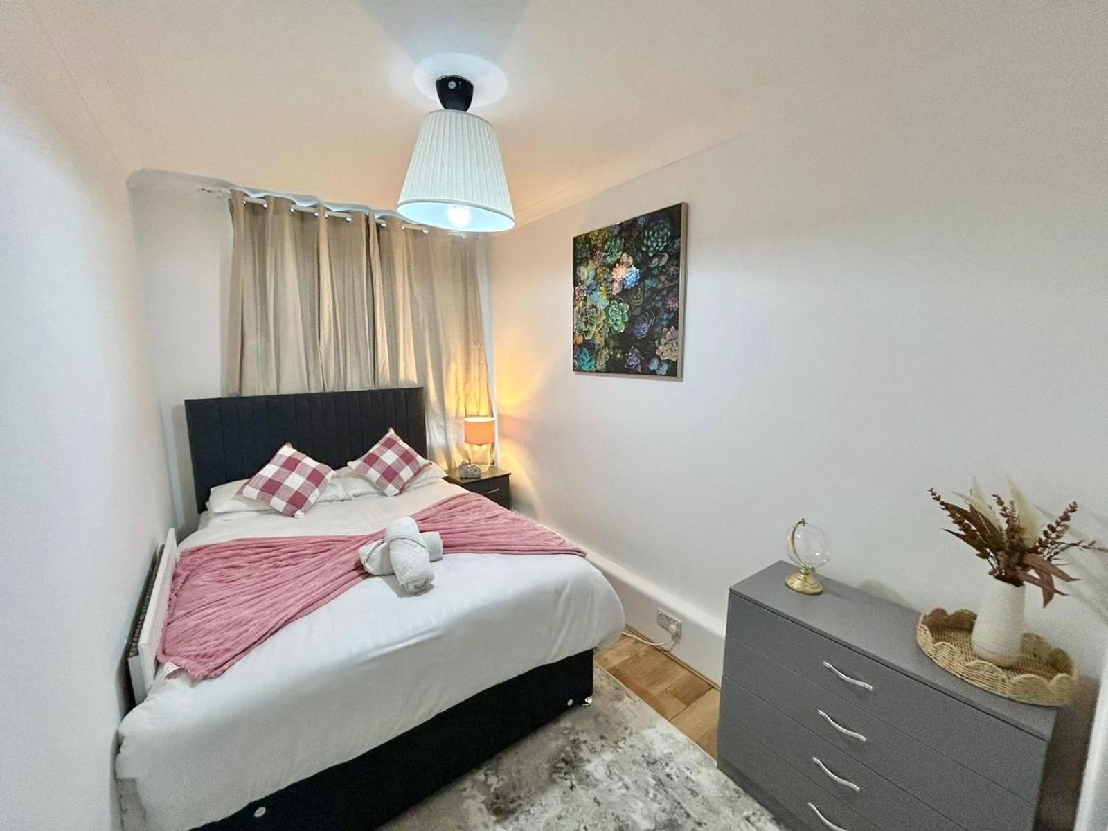 Hyde Park Pearl 3 Bedroom Apartment *