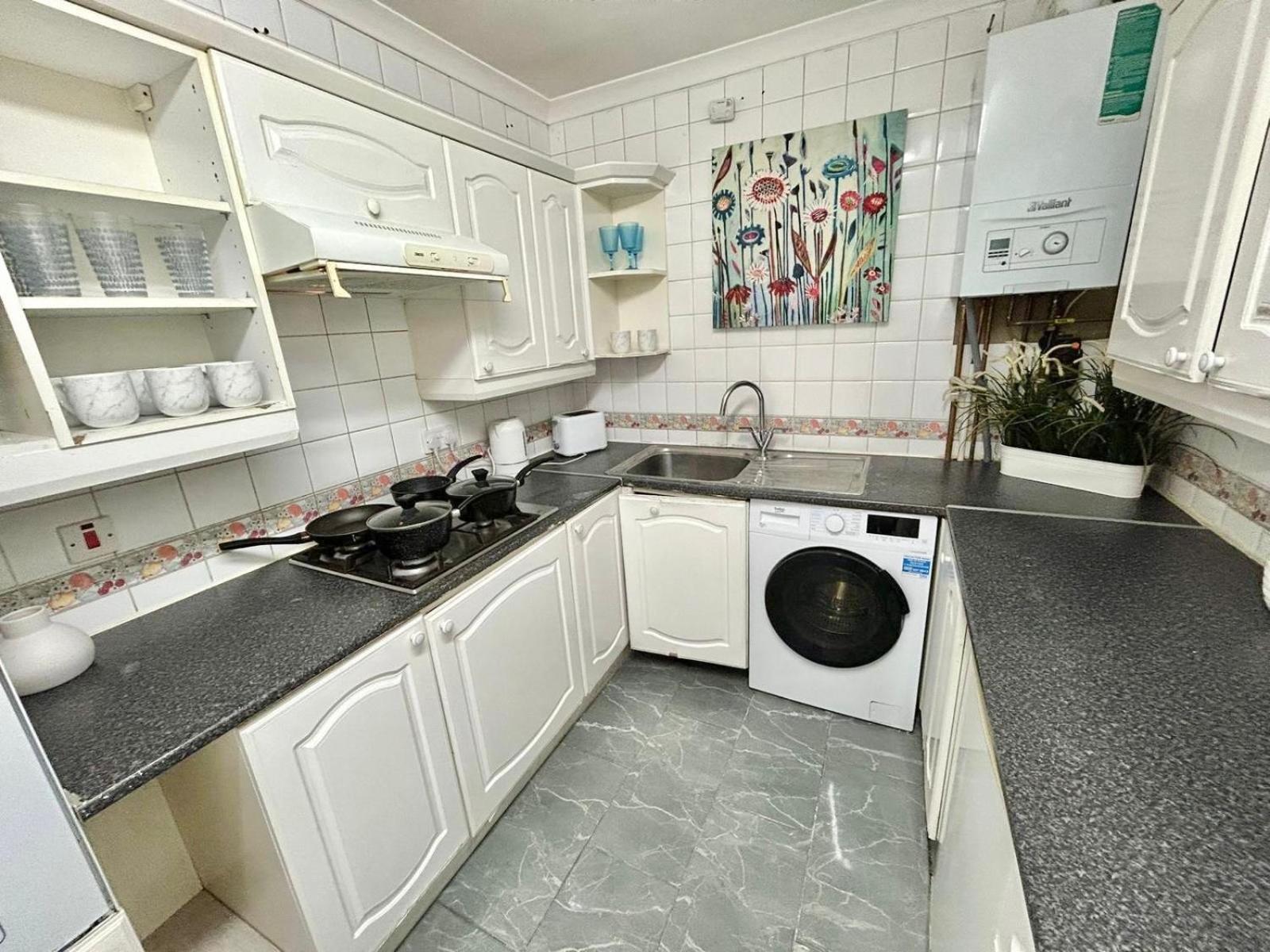 Hyde Park Pearl 3 Bedroom London