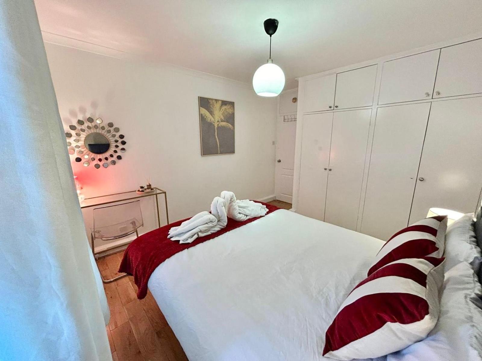 Apartment Hyde Park Pearl 3 Bedroom London