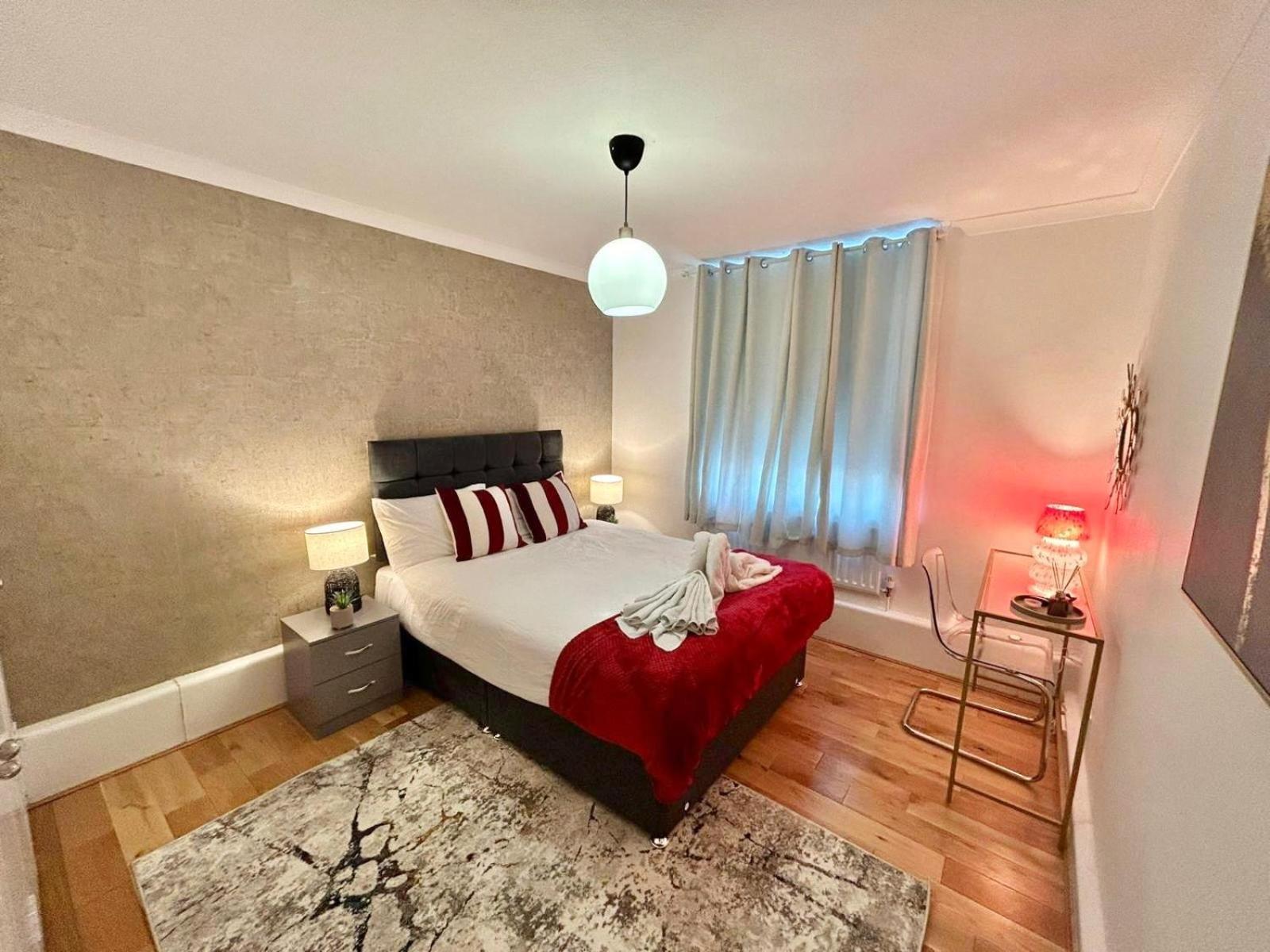 Hyde Park Pearl 3 Bedroom *