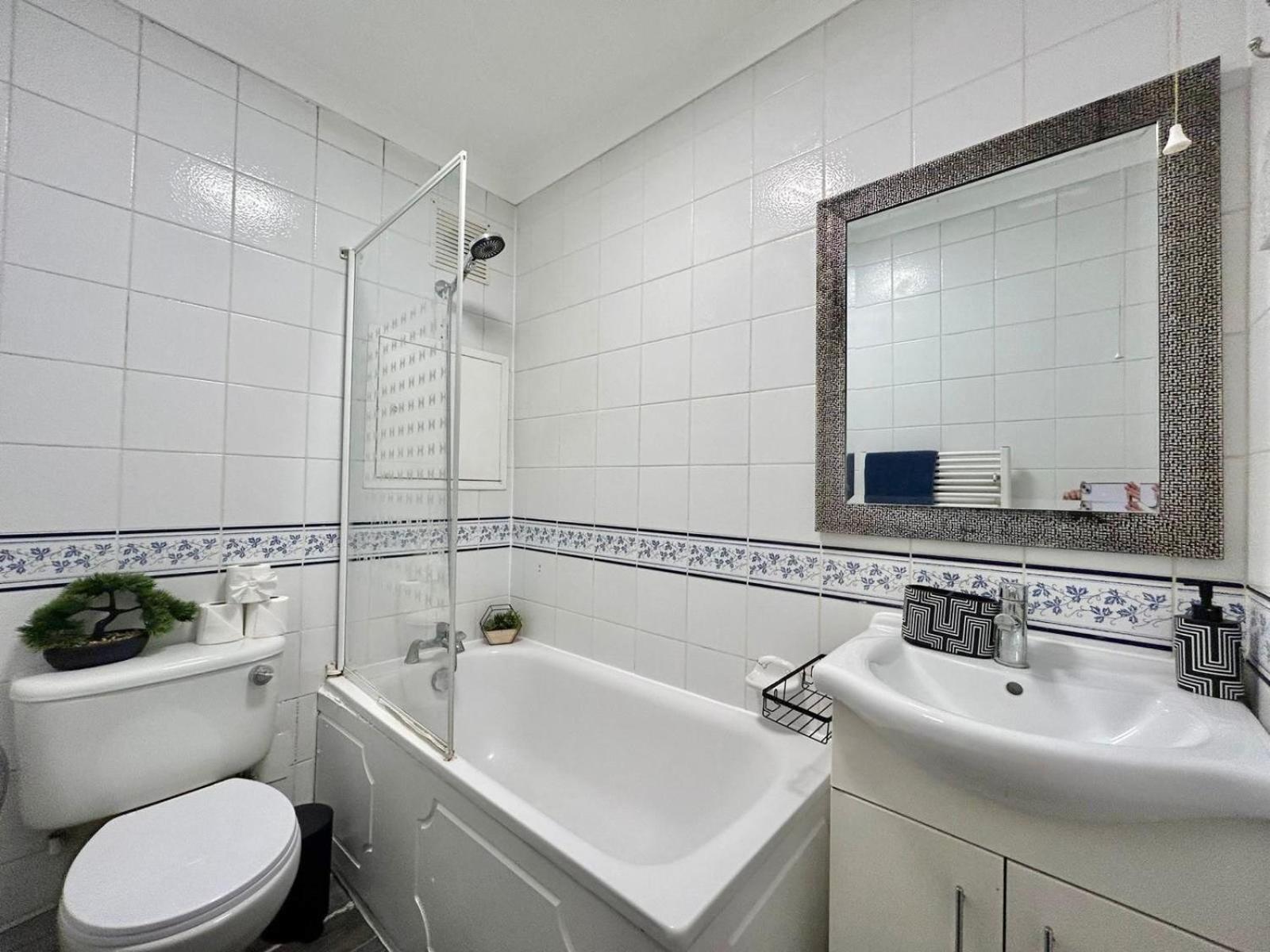 Hyde Park Pearl 3 Bedroom Apartment *