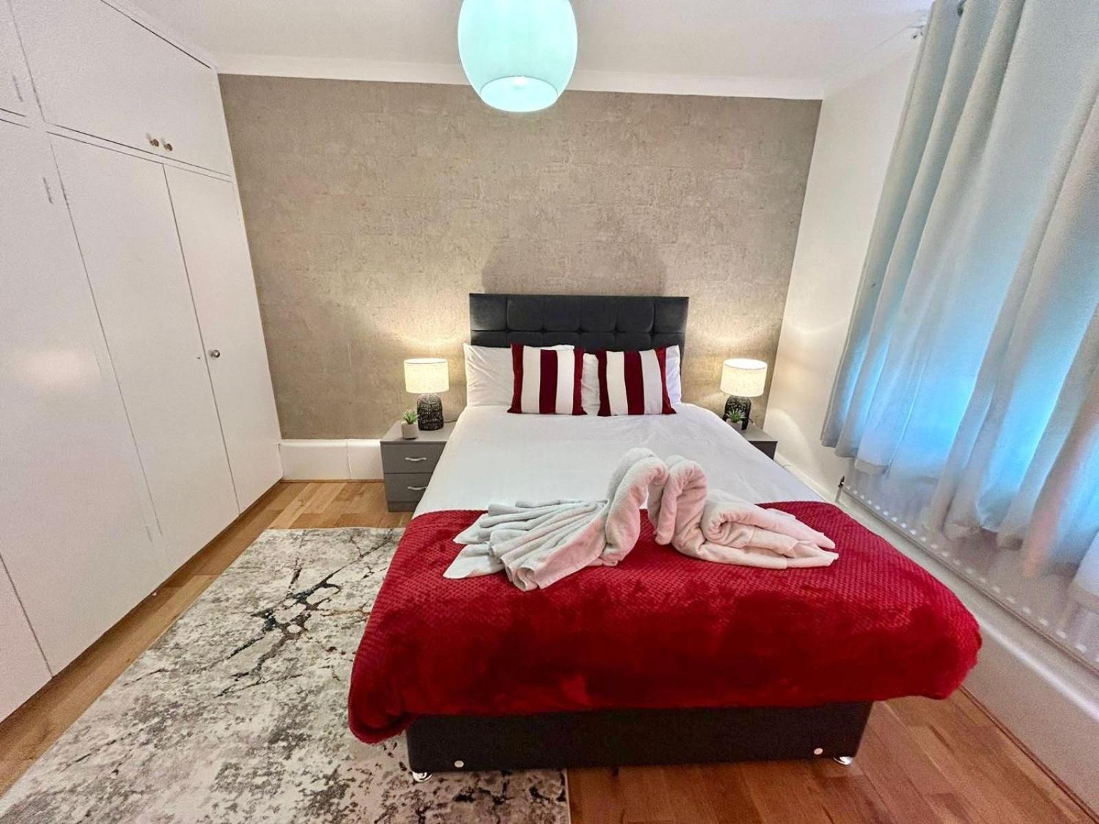 Apartment Hyde Park Pearl 3 Bedroom London